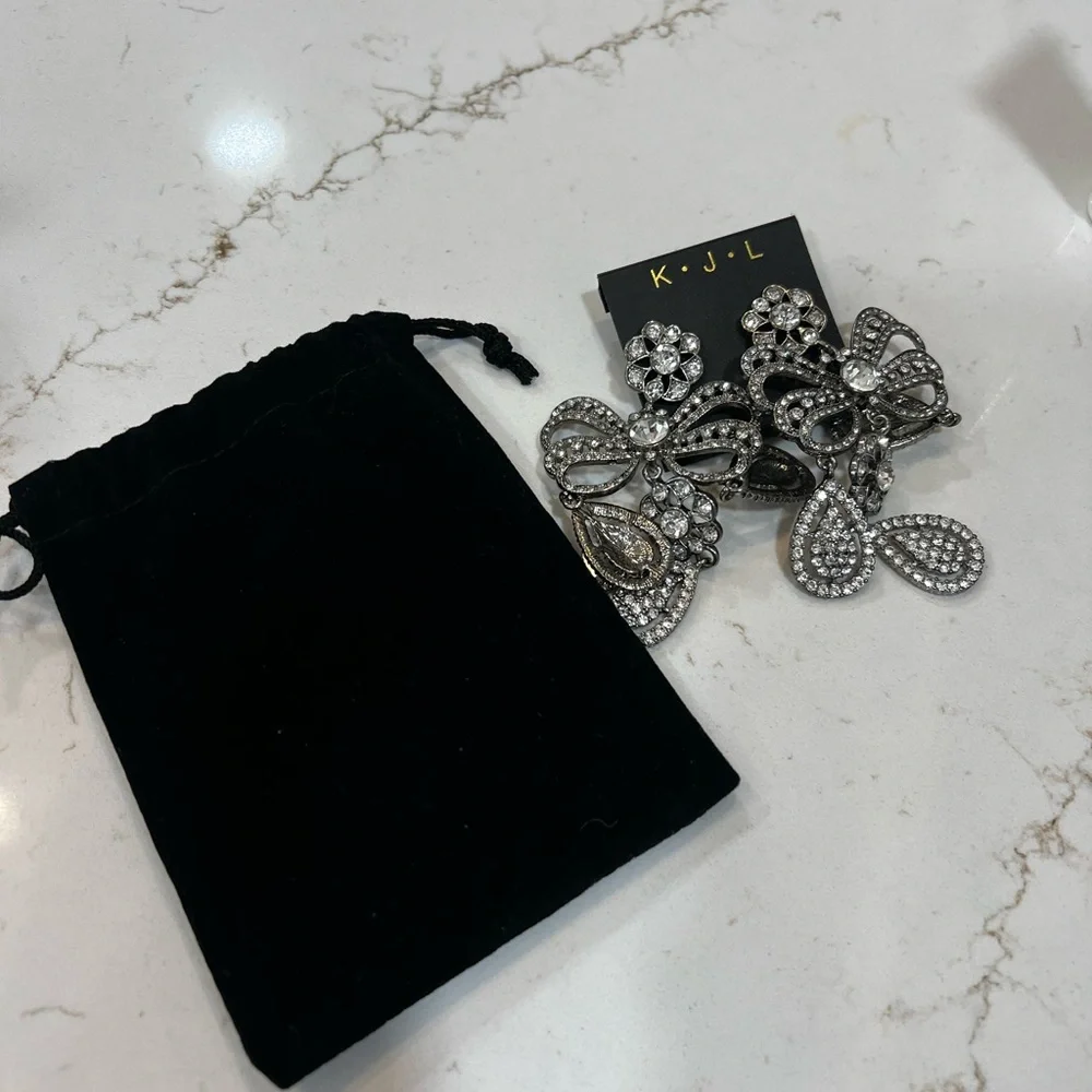 Elegant Silver Crystal Drop Earrings - Picture 5 of 5